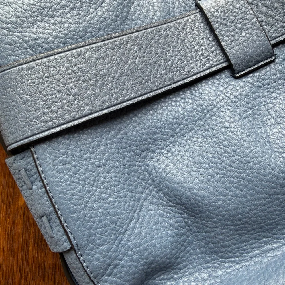 Tory Burch Gemini Link Blue Pebbled Leather Shoulder Bag with Gold Accents - Picture 9 of 12